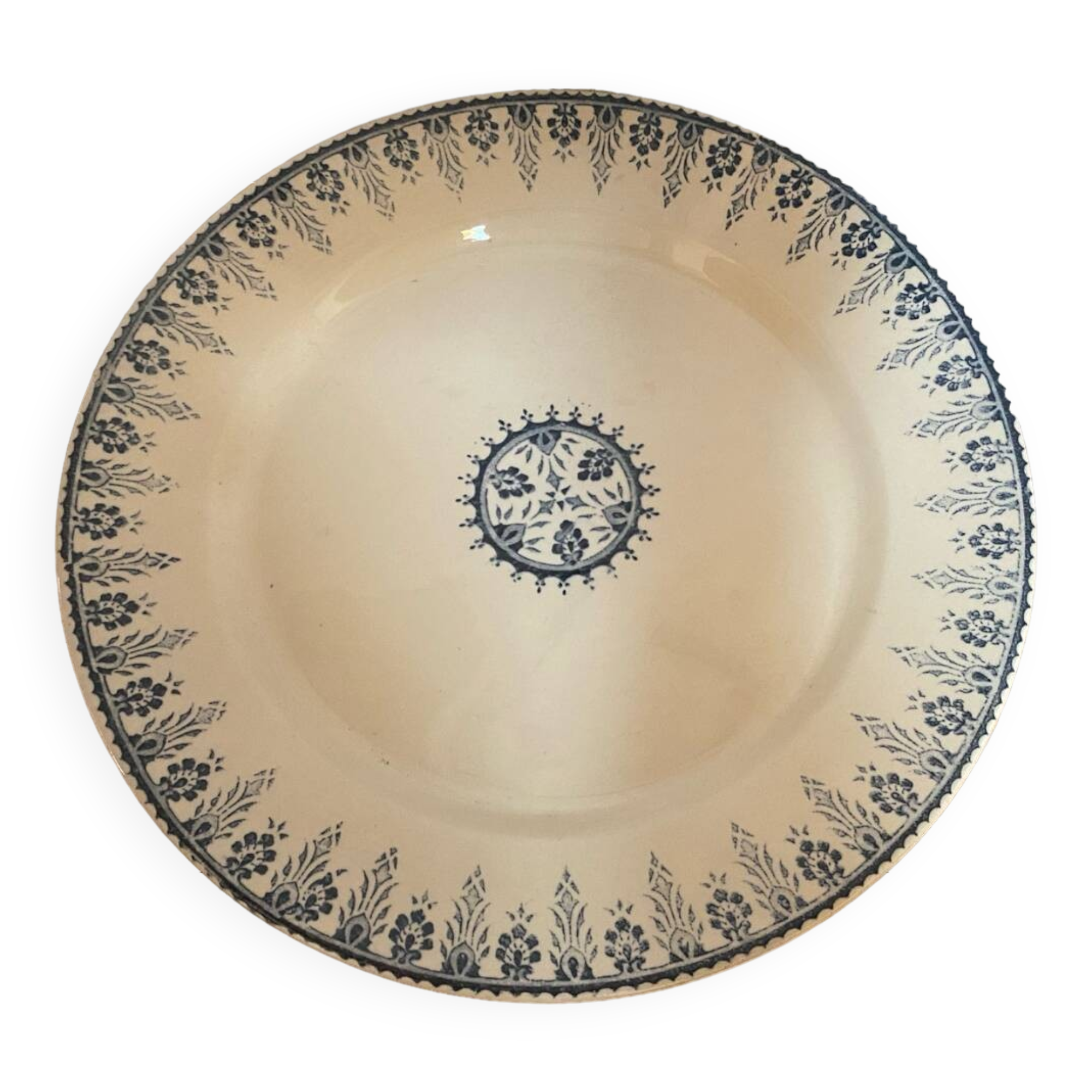 Sarreguemines and Digoin plate on pedestal