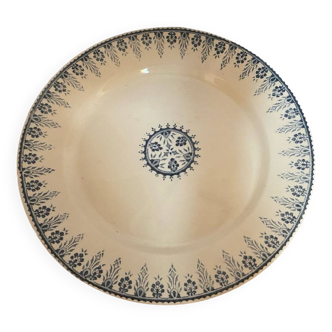 Sarreguemines and Digoin plate on pedestal
