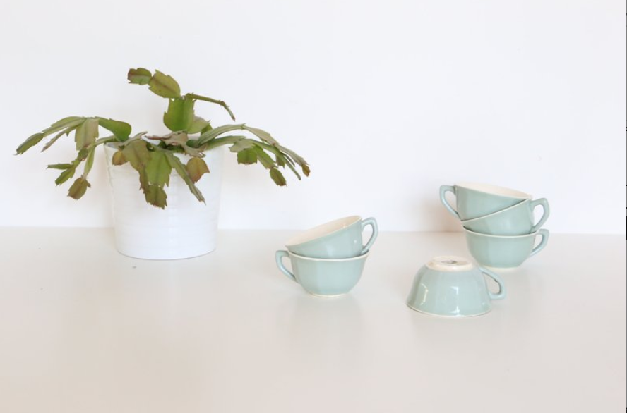 Set of 6 cups of the 1950s, the pottery of Sarreguemines