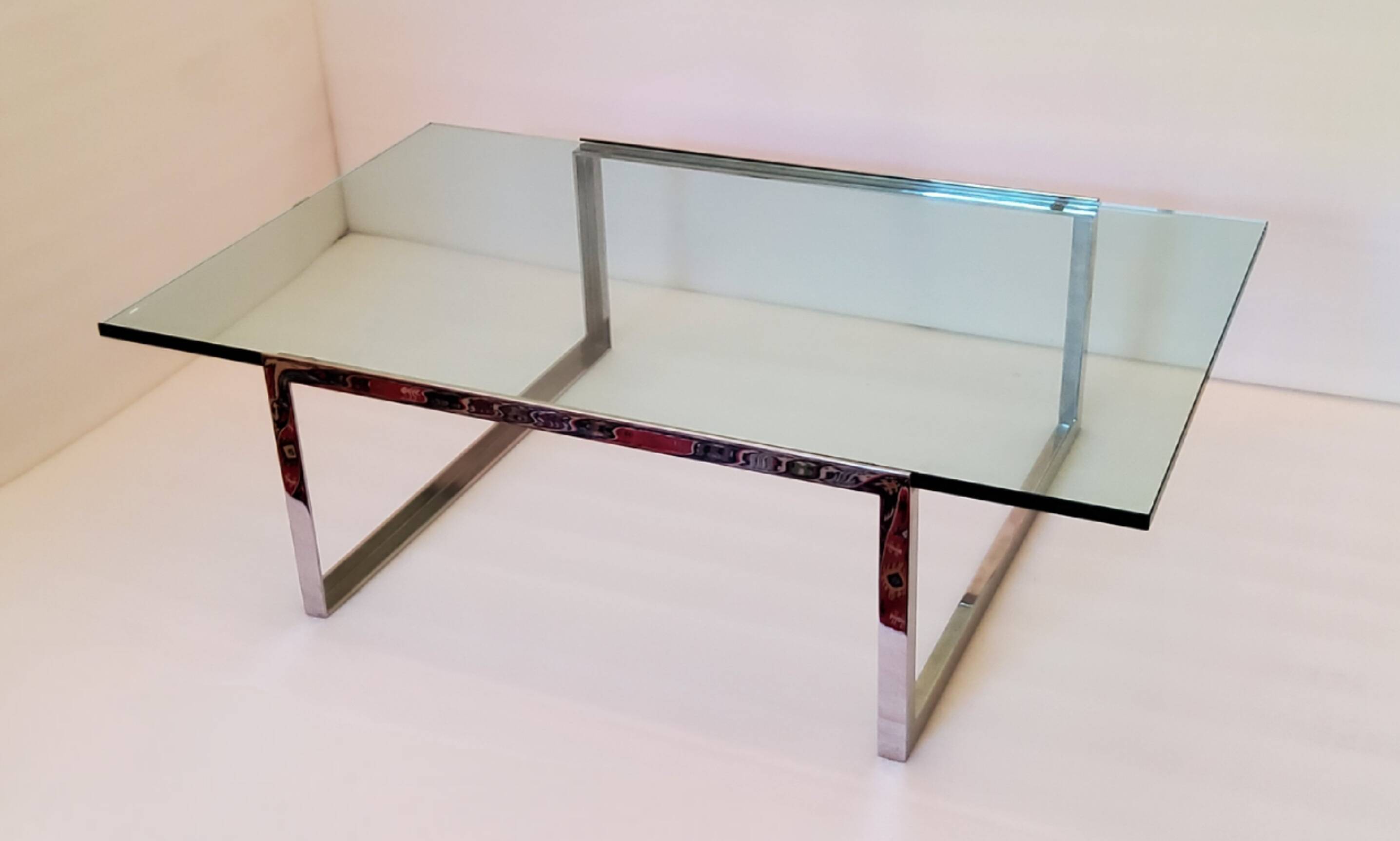 Table basse SM en acier miroir et verre KnollStudio – Design Shelton & Mind