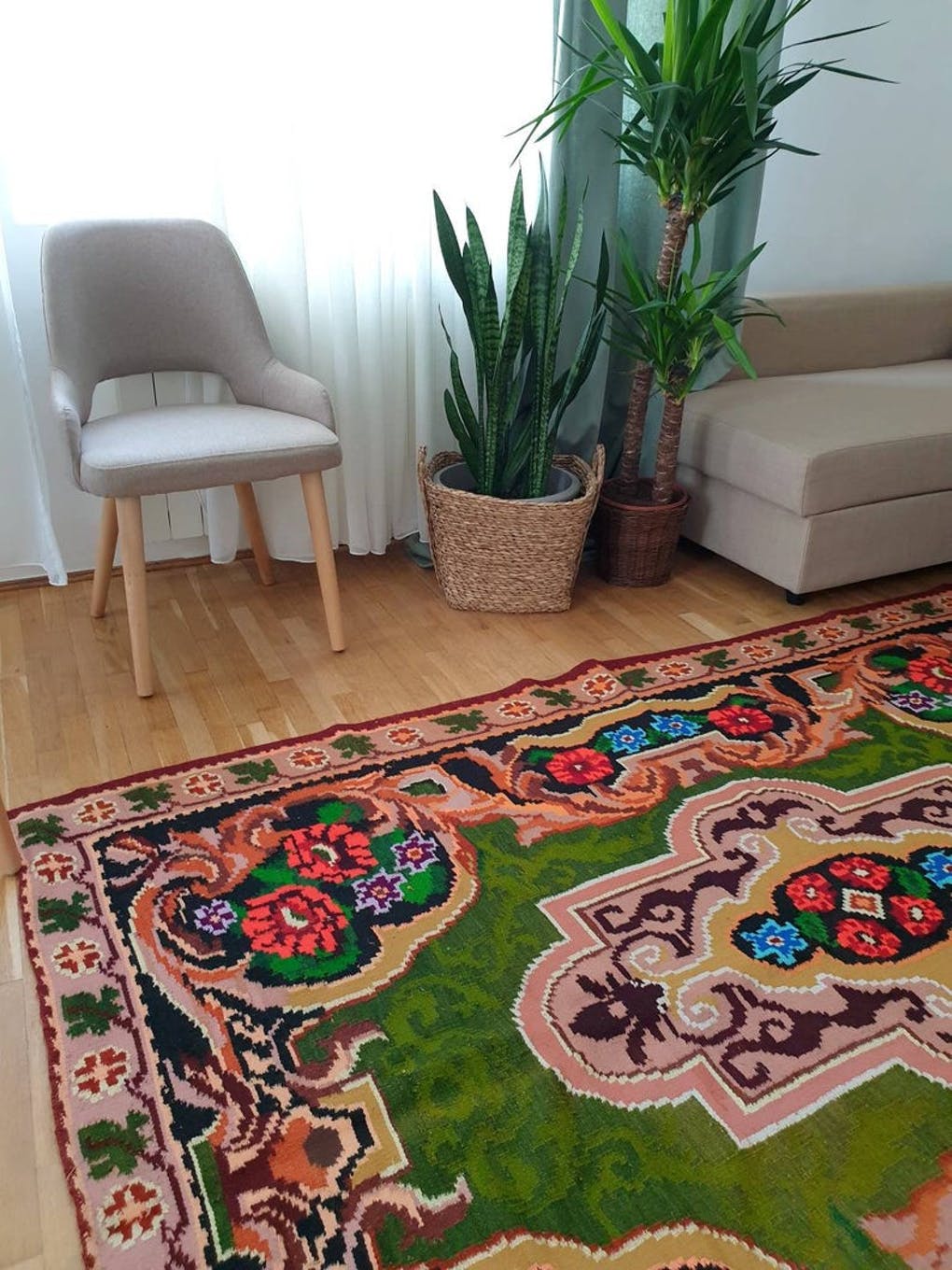 Tapis floral tissé à la main Roumanie 244x165cm