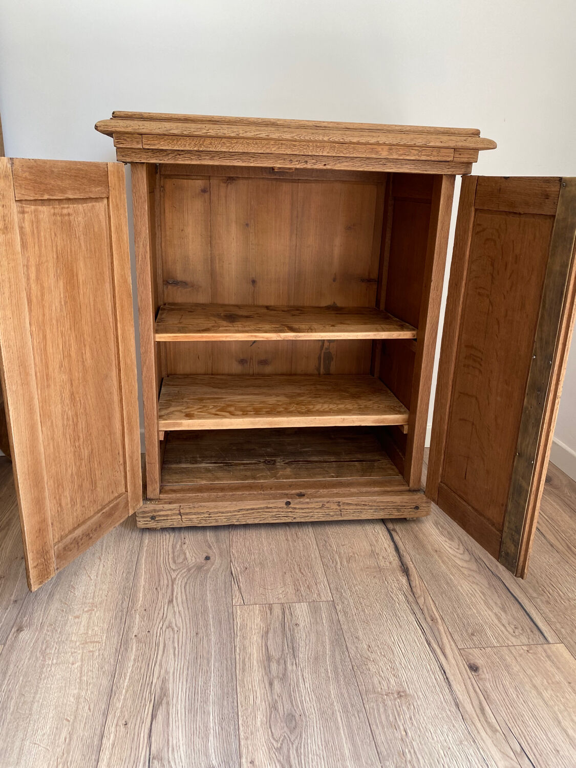 Storage cabinet