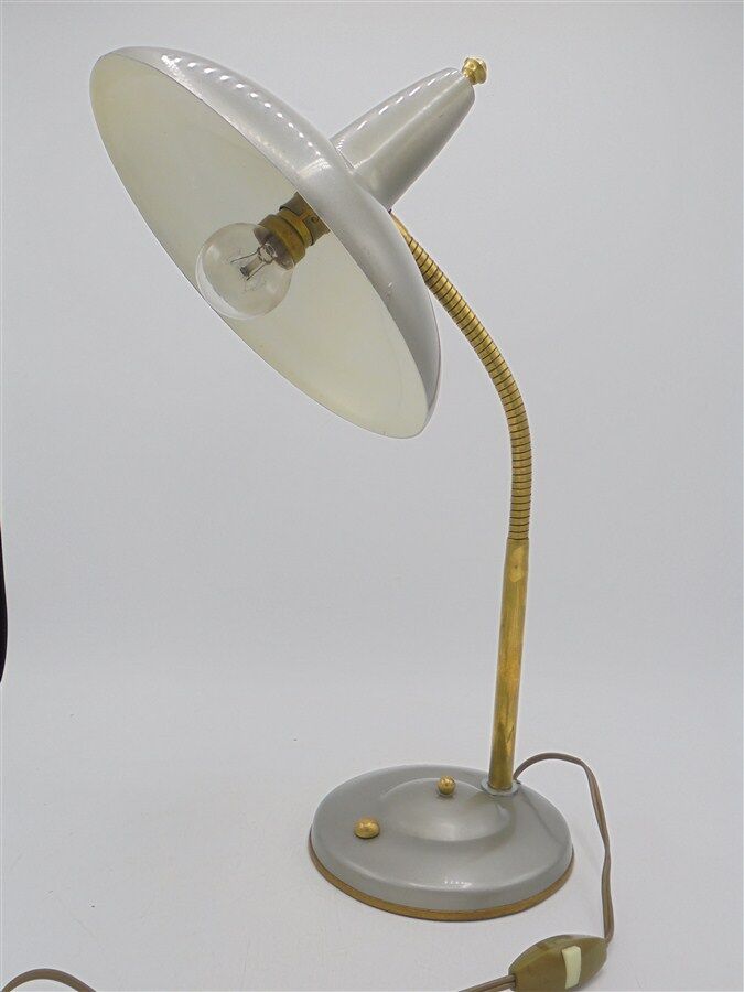 Desk lamp