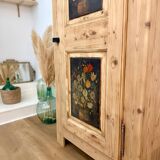 Armoire bonnetière en bois massif
