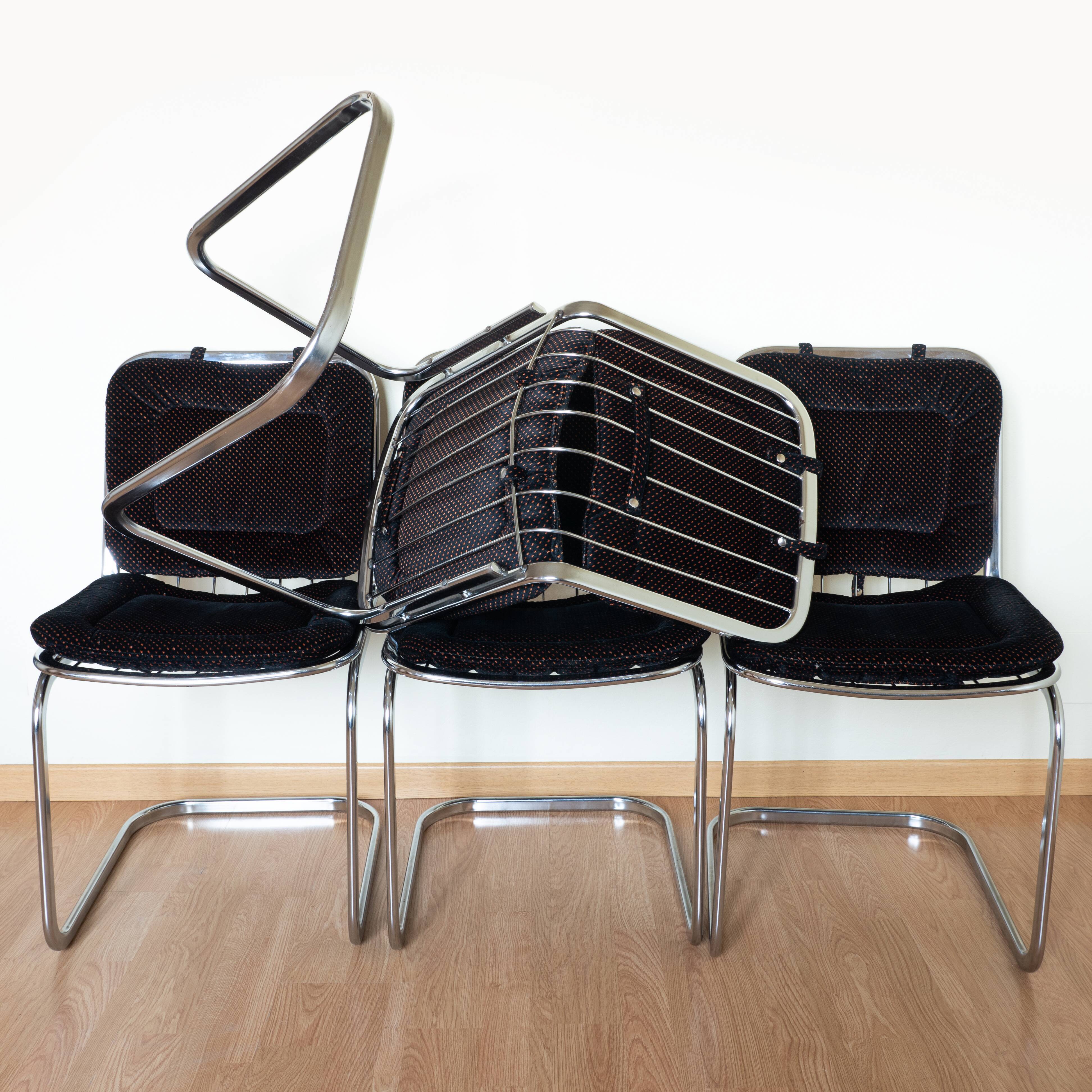 Lot 4 chrome metal chairs, black velvet cushion