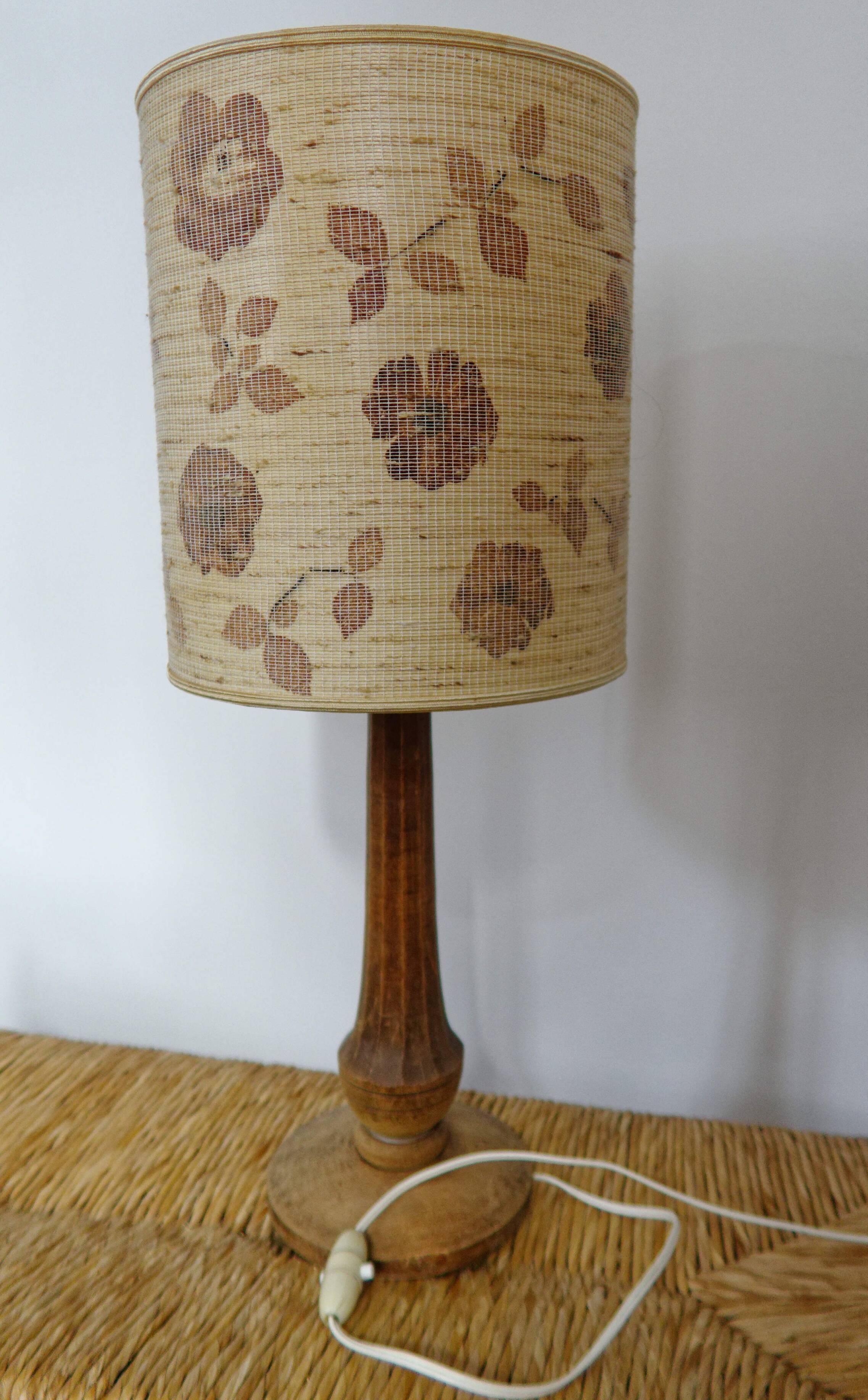 Table lamp vintage lampshade woven flowers