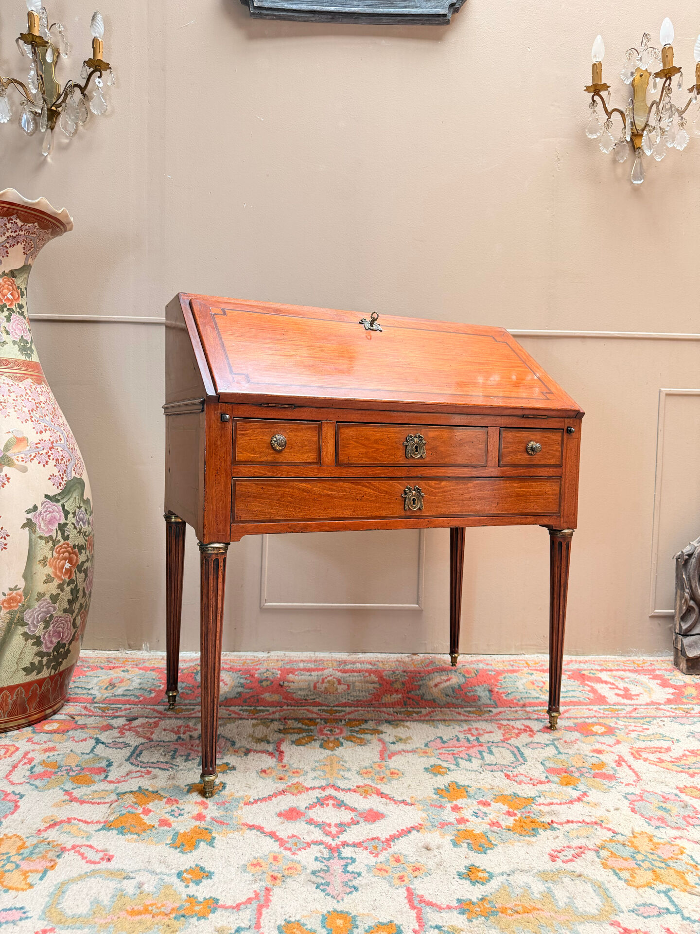 BUREAU DE PENTE DE MILIEU EN ACAJOU DE STYLE LOUIS XVI XIX EME SIÈCLE 