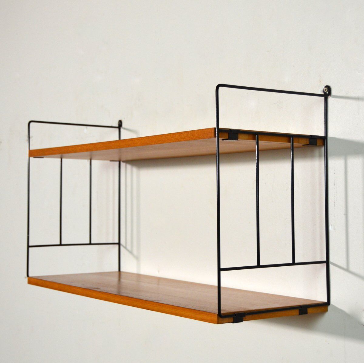 Shelf string 1960 vintage