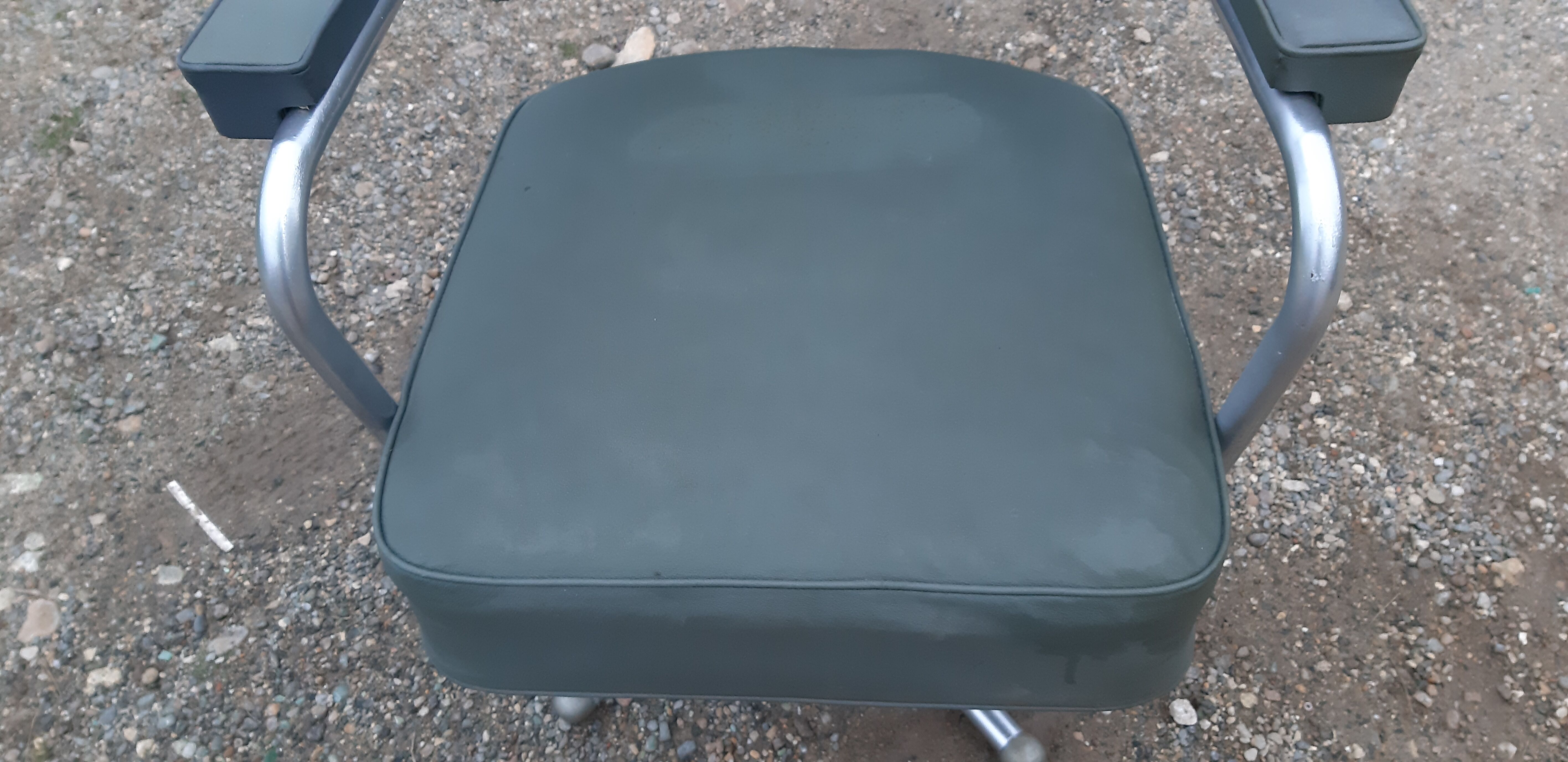 1 Pullman armchair