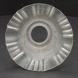 Abat-jour français vintage en verre blanc opaque avec bordure festonnée et détails festonnés 0181