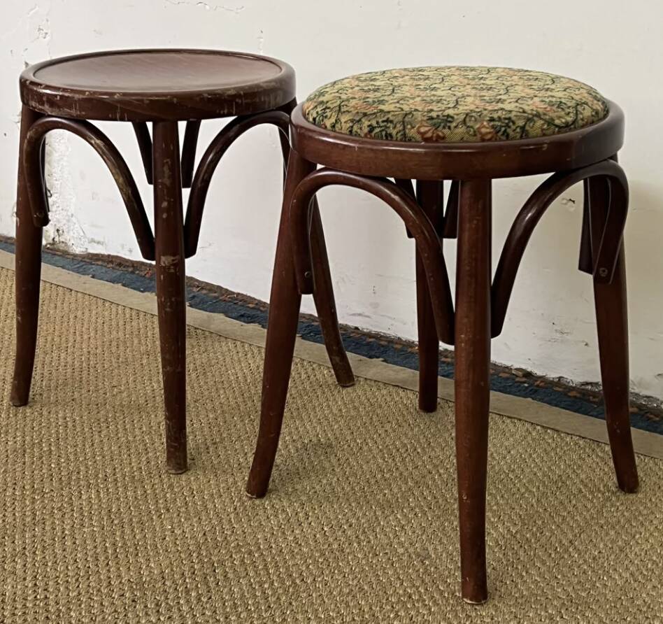 Paire de tabourets bas en bois courbé style "Thonet" vintage