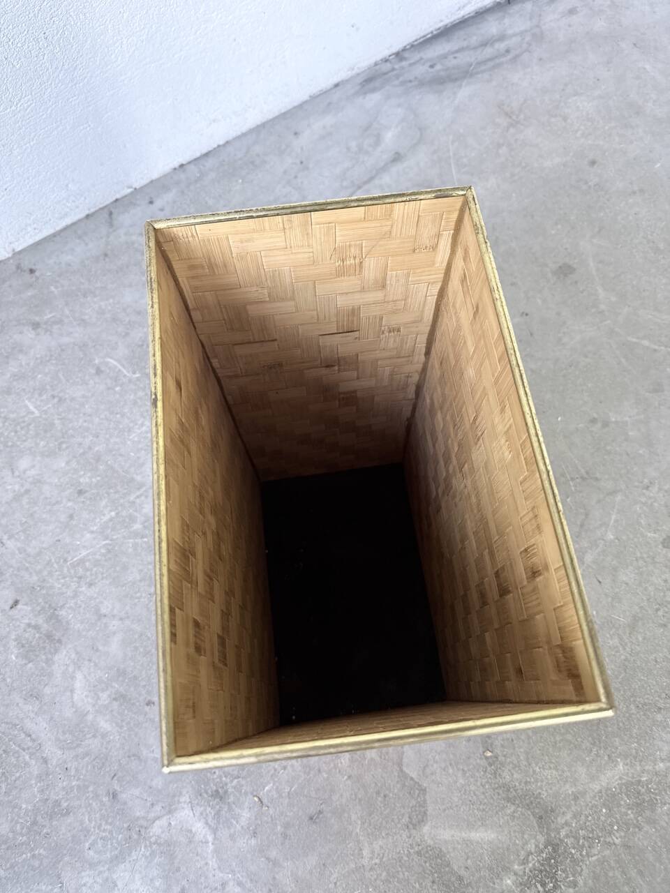 Woven wicker umbrella stand and brass Metal Linea Nova 1960