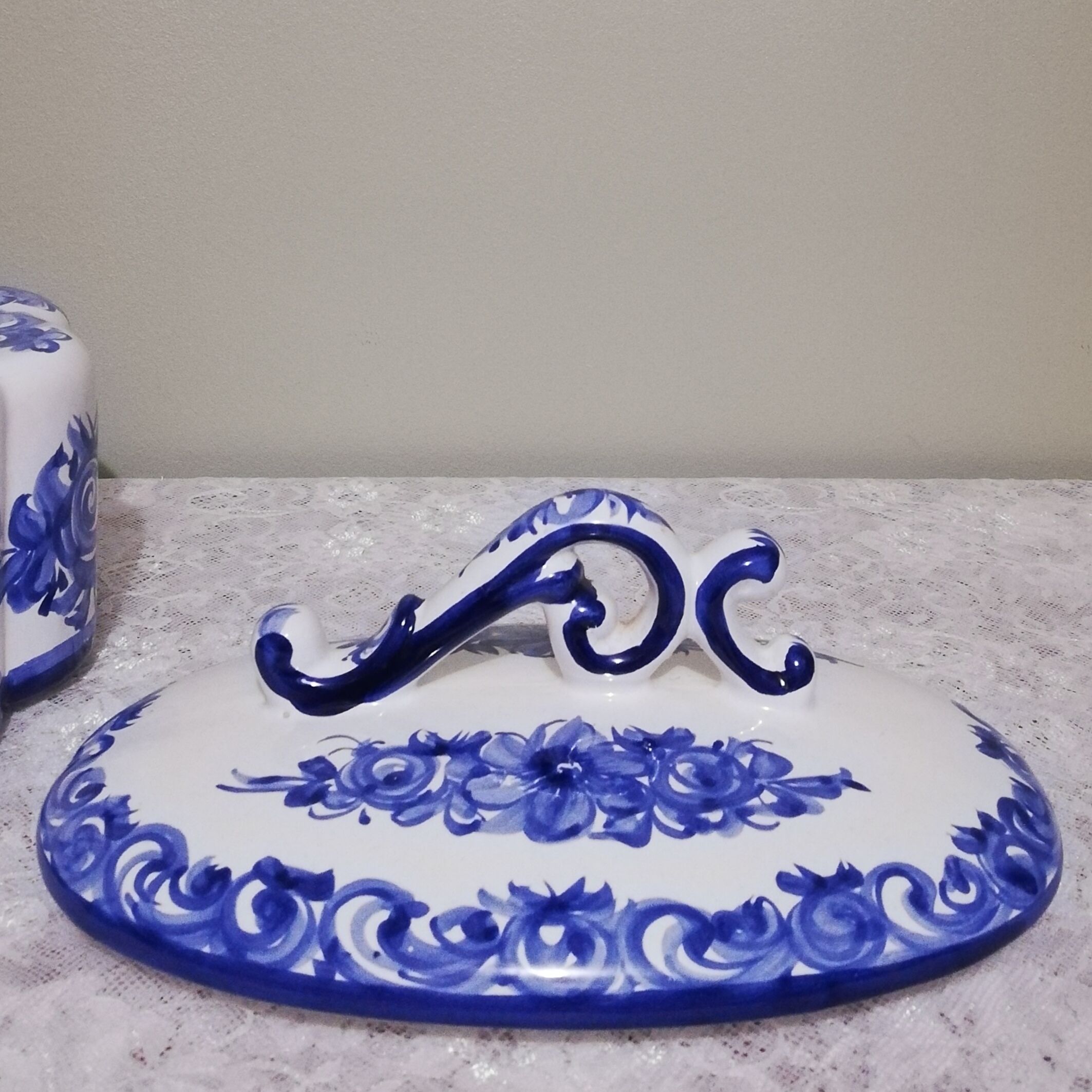 Delft earthenware tureen