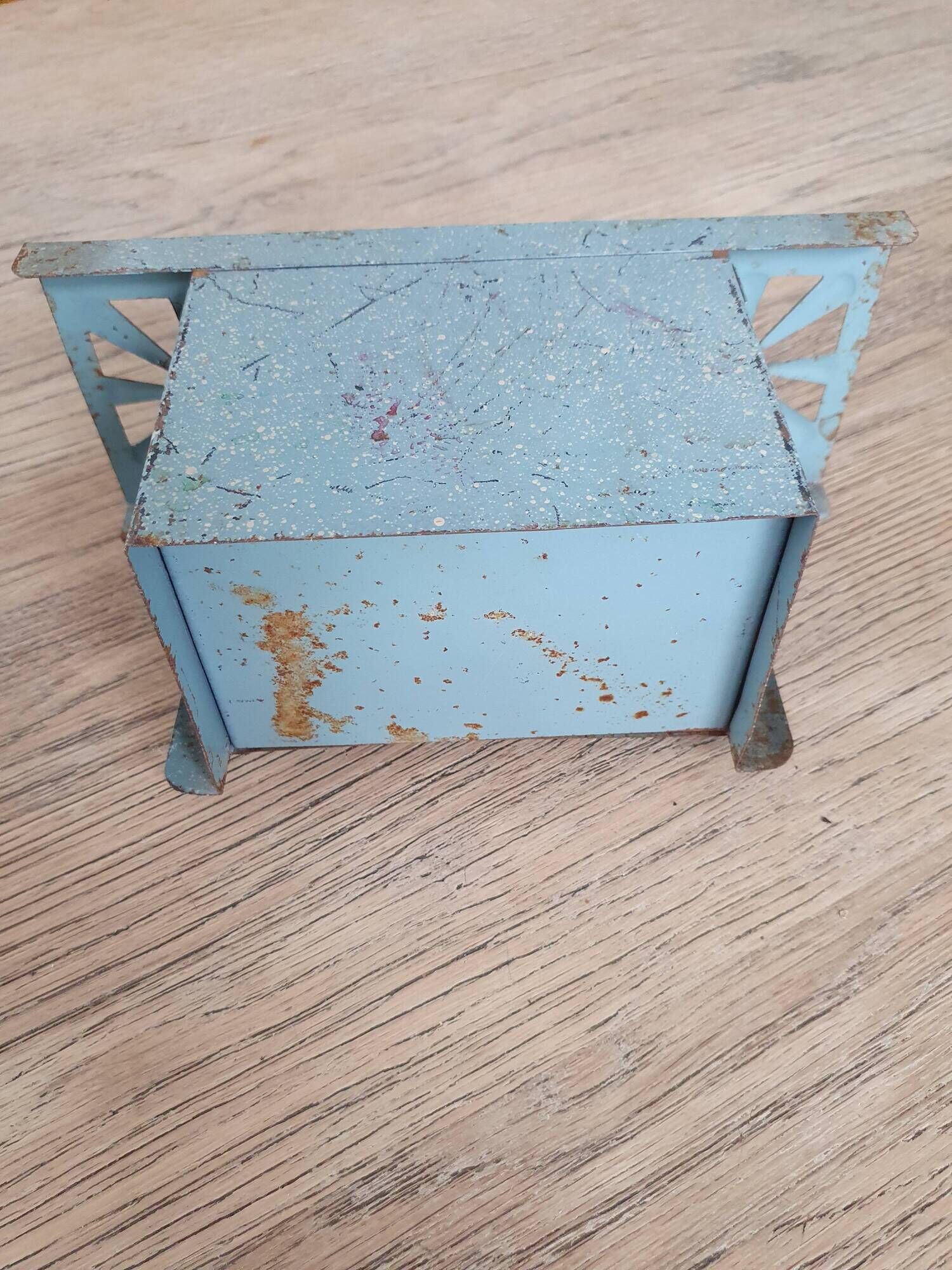 Miniature metal gas stove, (toy from the 1950s)