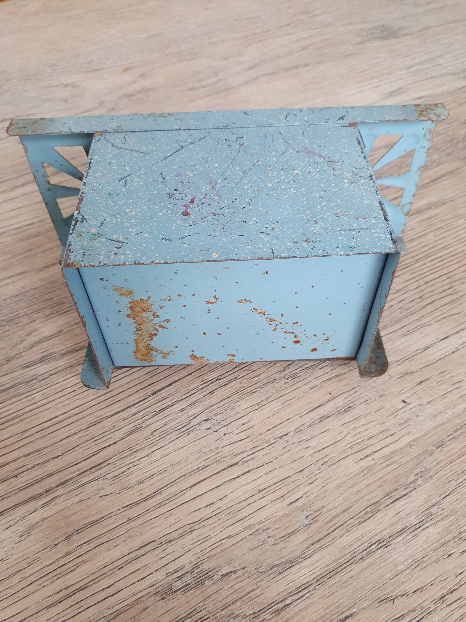 Miniature metal gas stove, (toy from the 1950s)