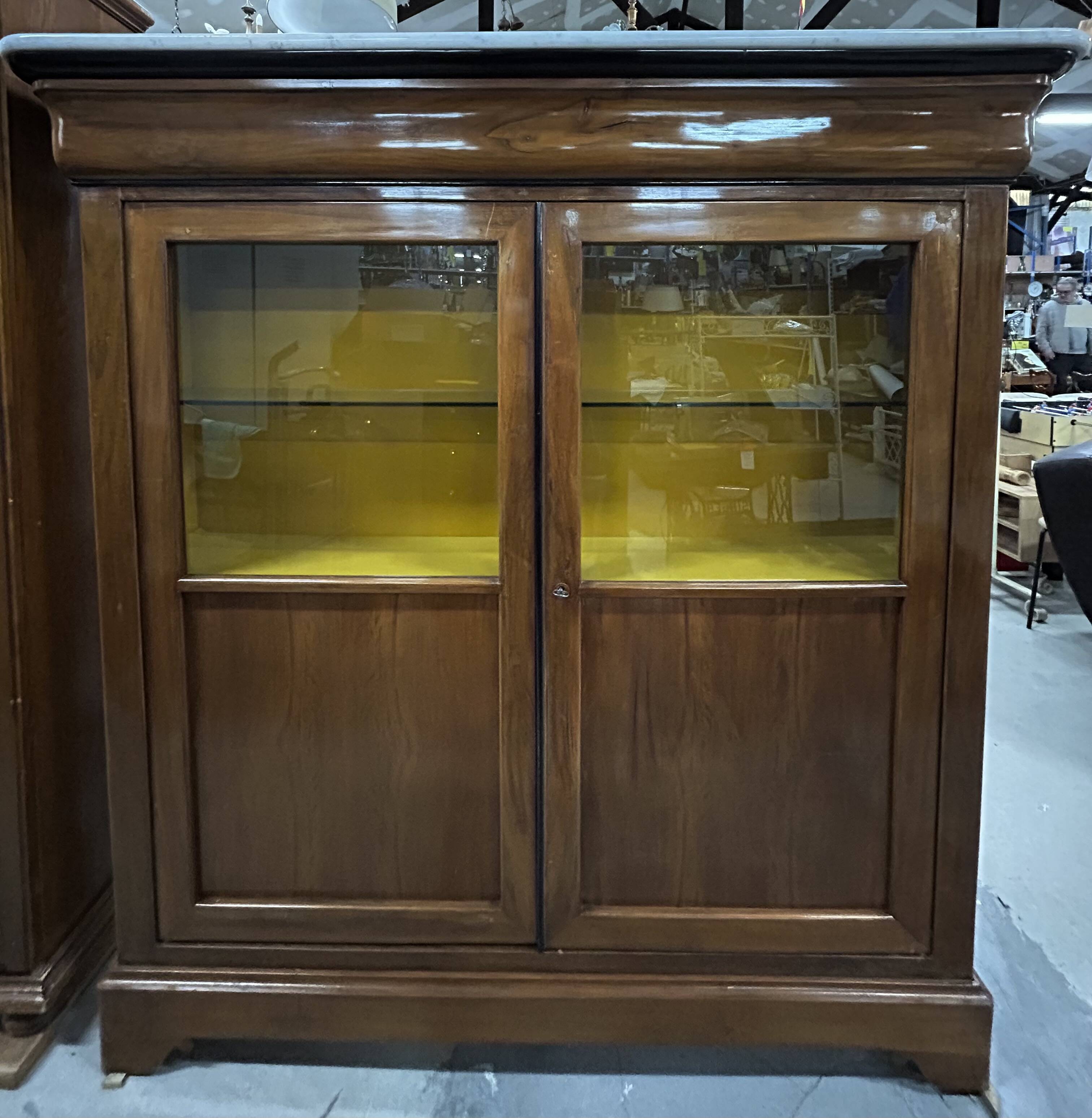 Vitrine Louis Philipe