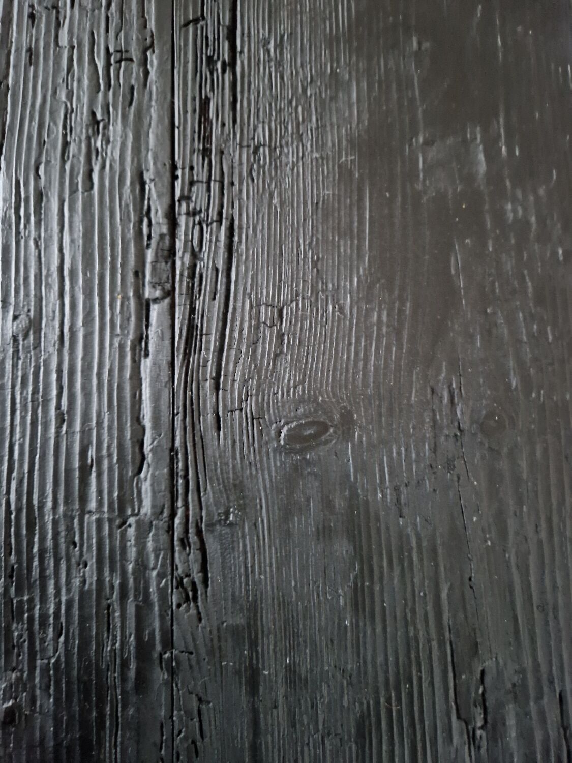 Table basse en bois brûlé