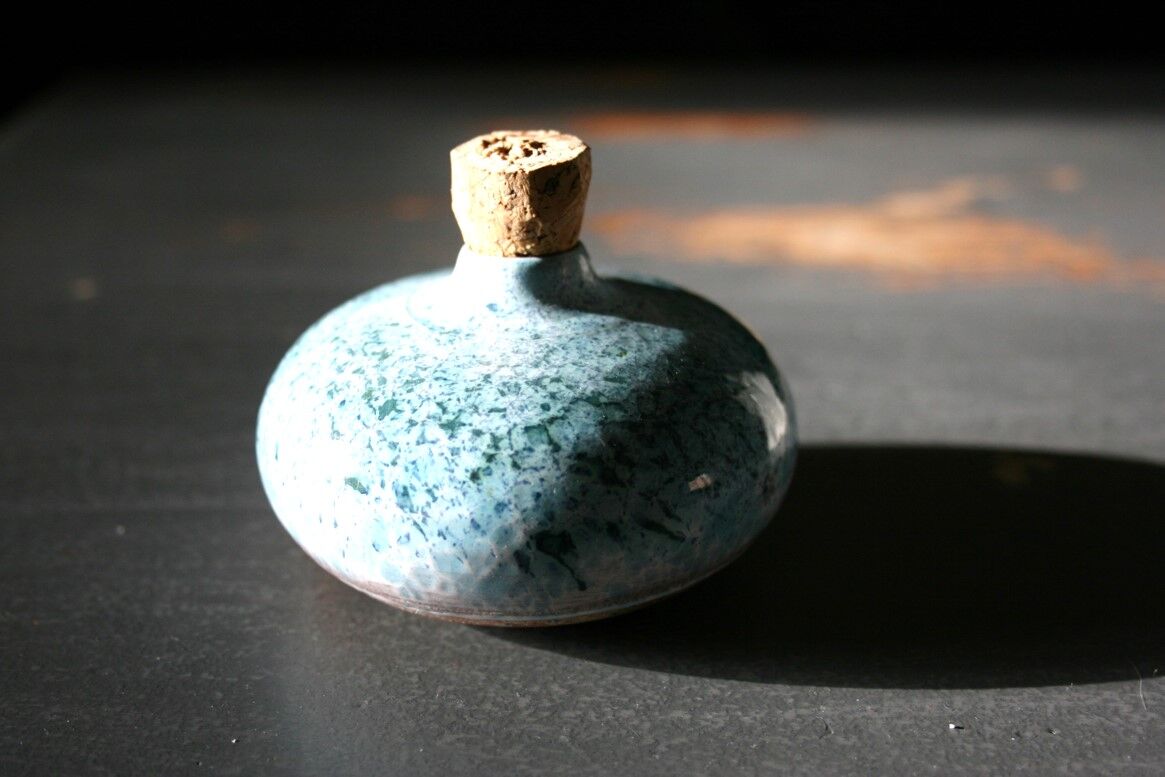 Ceramic spherical pot
