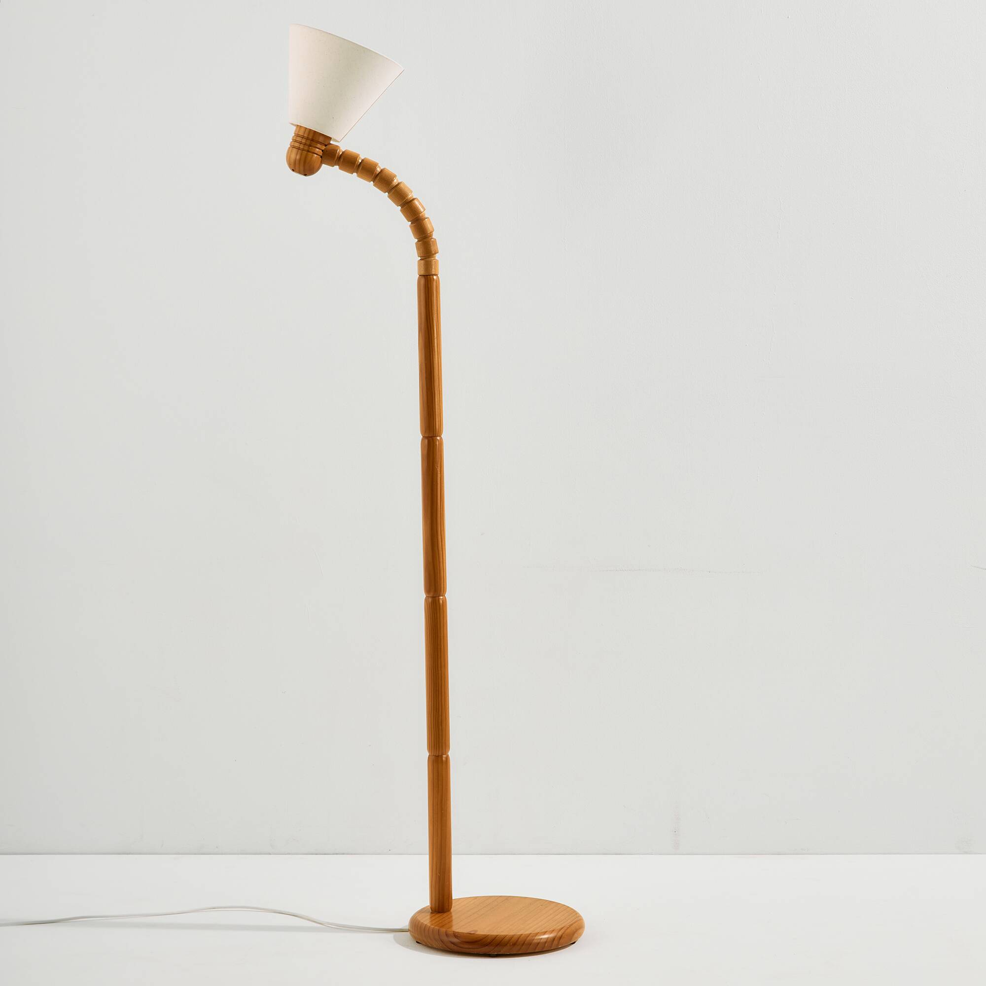Pine floor lamp for Solbackens Svarveri