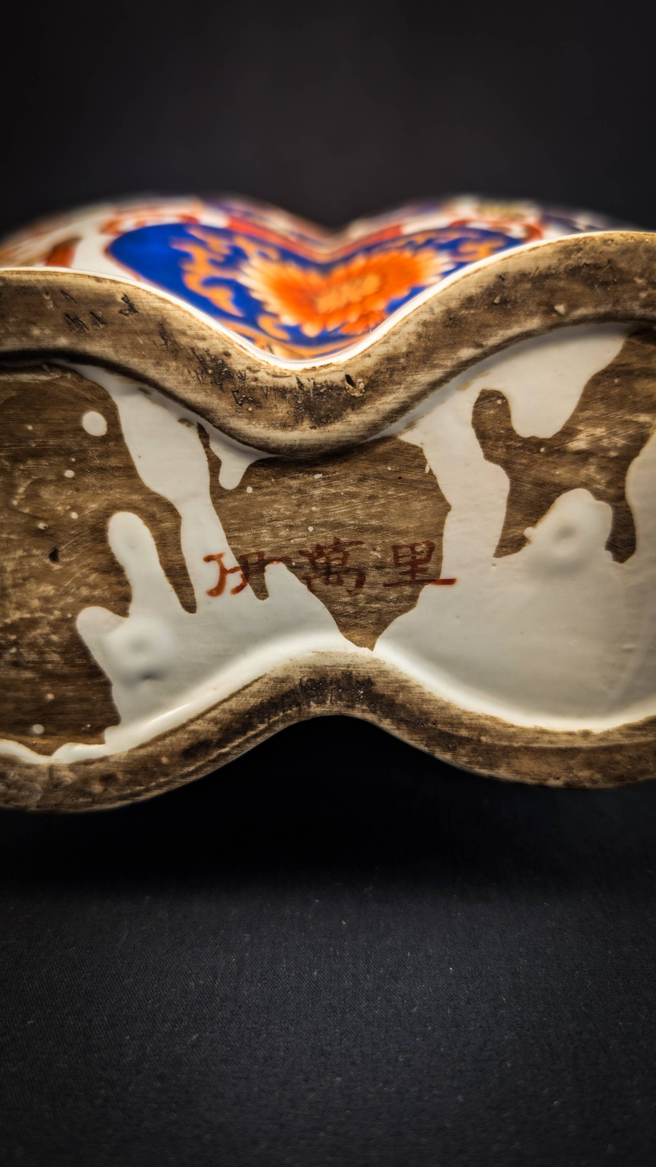 Chinese polychrome porcelain vase, Imari style, polybious shape, 20th century
