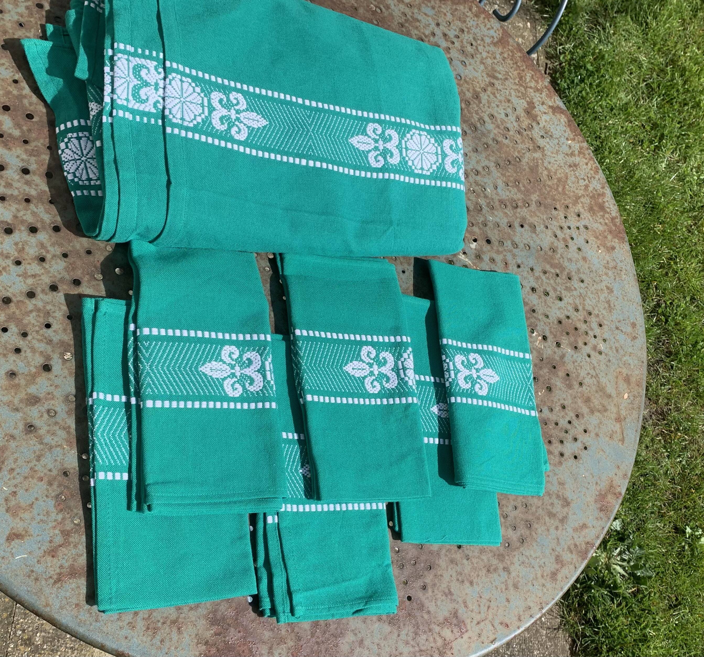 Artiga tablecloth and 6 napkins, Basque linen, green with white embroidery