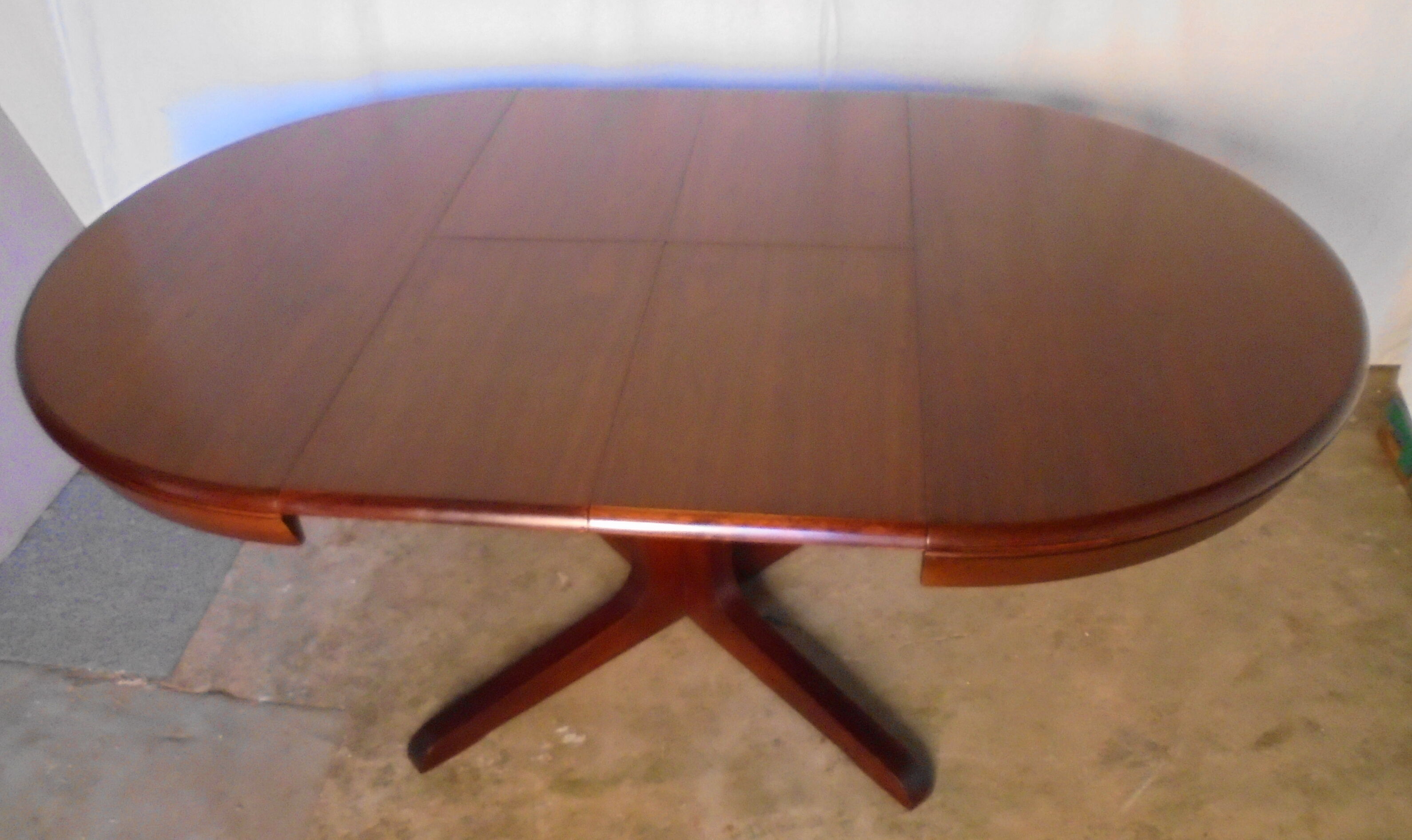 Round table central feet with 2 extensions of the 70s / 80s