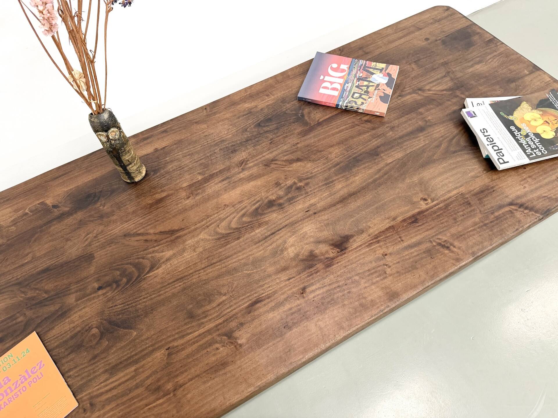 Modernist coffee table in solid elm, cylindrical pine base, 1970s.