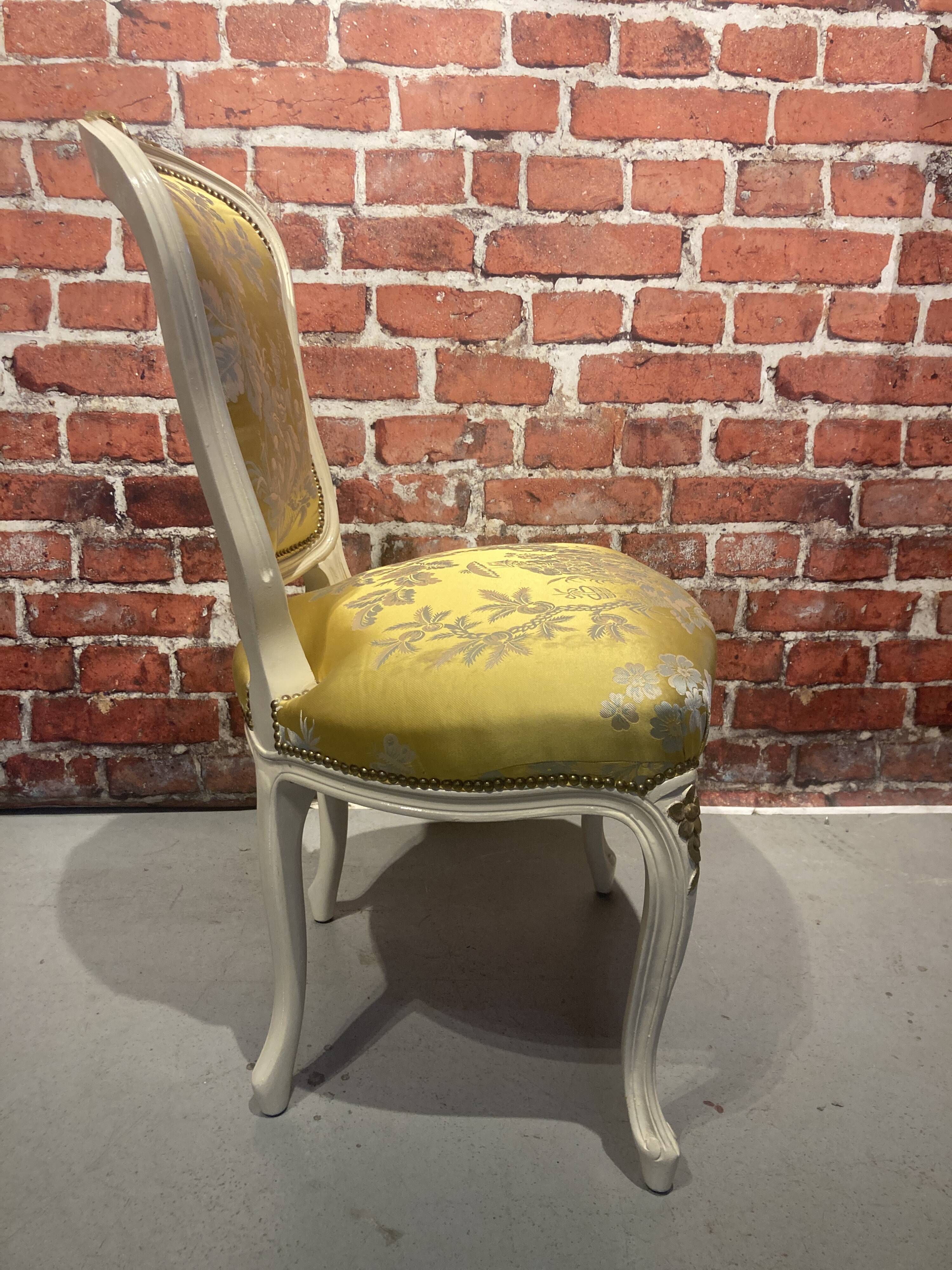 Lot d'un fauteuil et d'une chaise