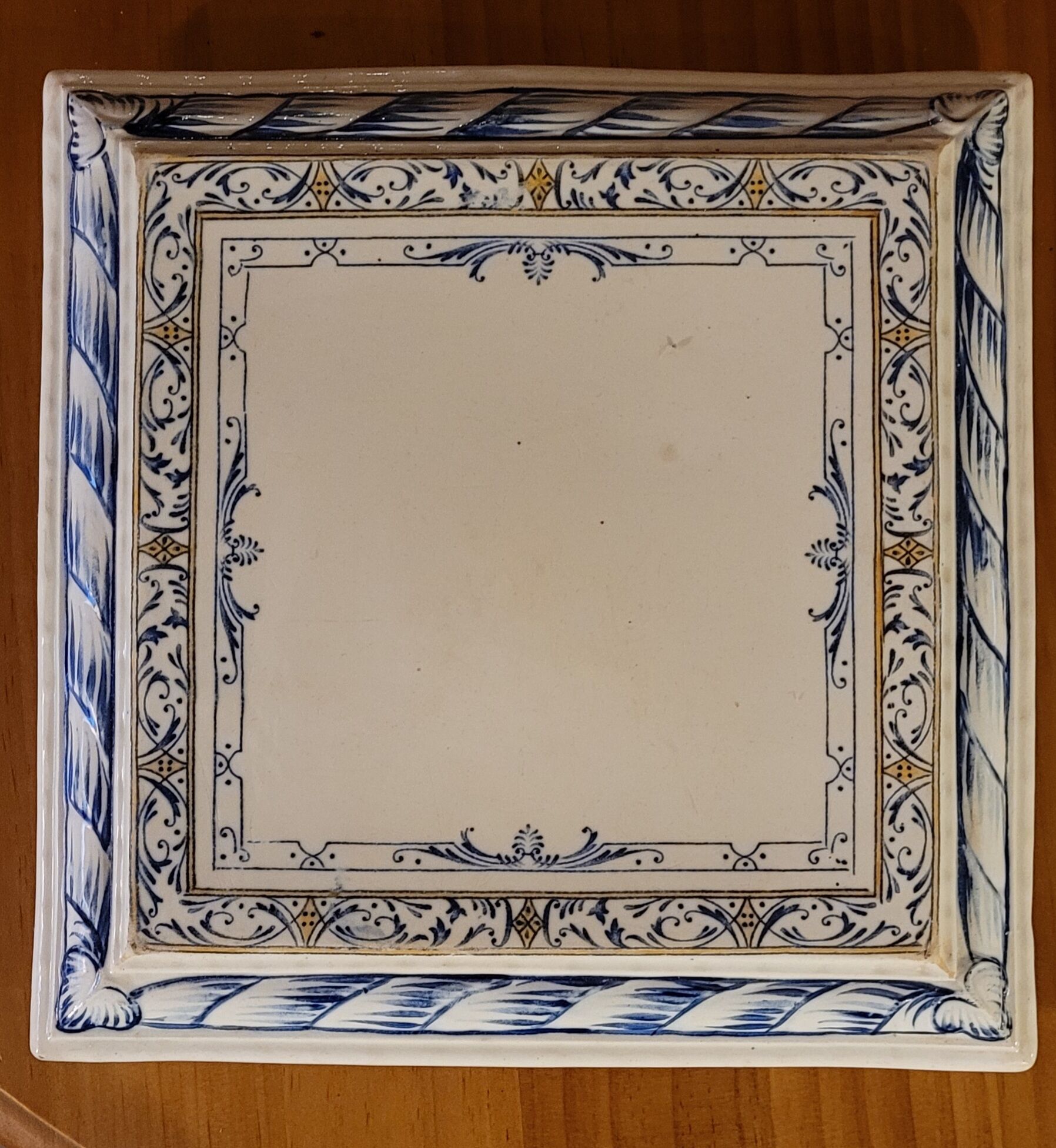 Creil and Montereau trivets