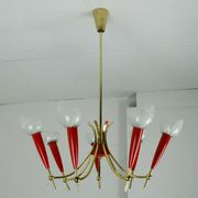 Lustre des années 1950 en laiton et plastique rouge, 7 abat-jours en verre