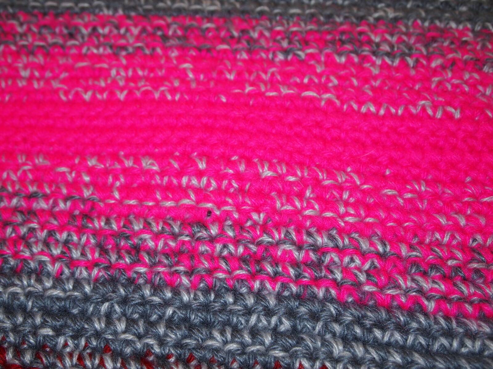 Tapis Contemporain Strié ORA en Laine, 2021, Élégance Moderne