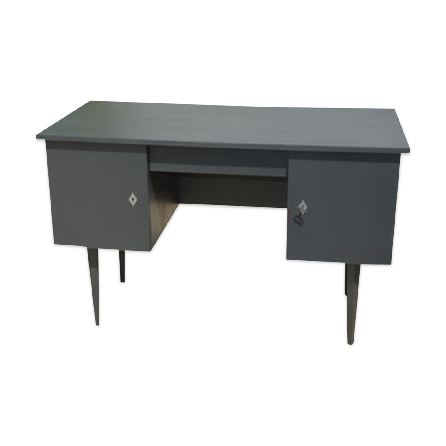 Bureau de style scandinave peint