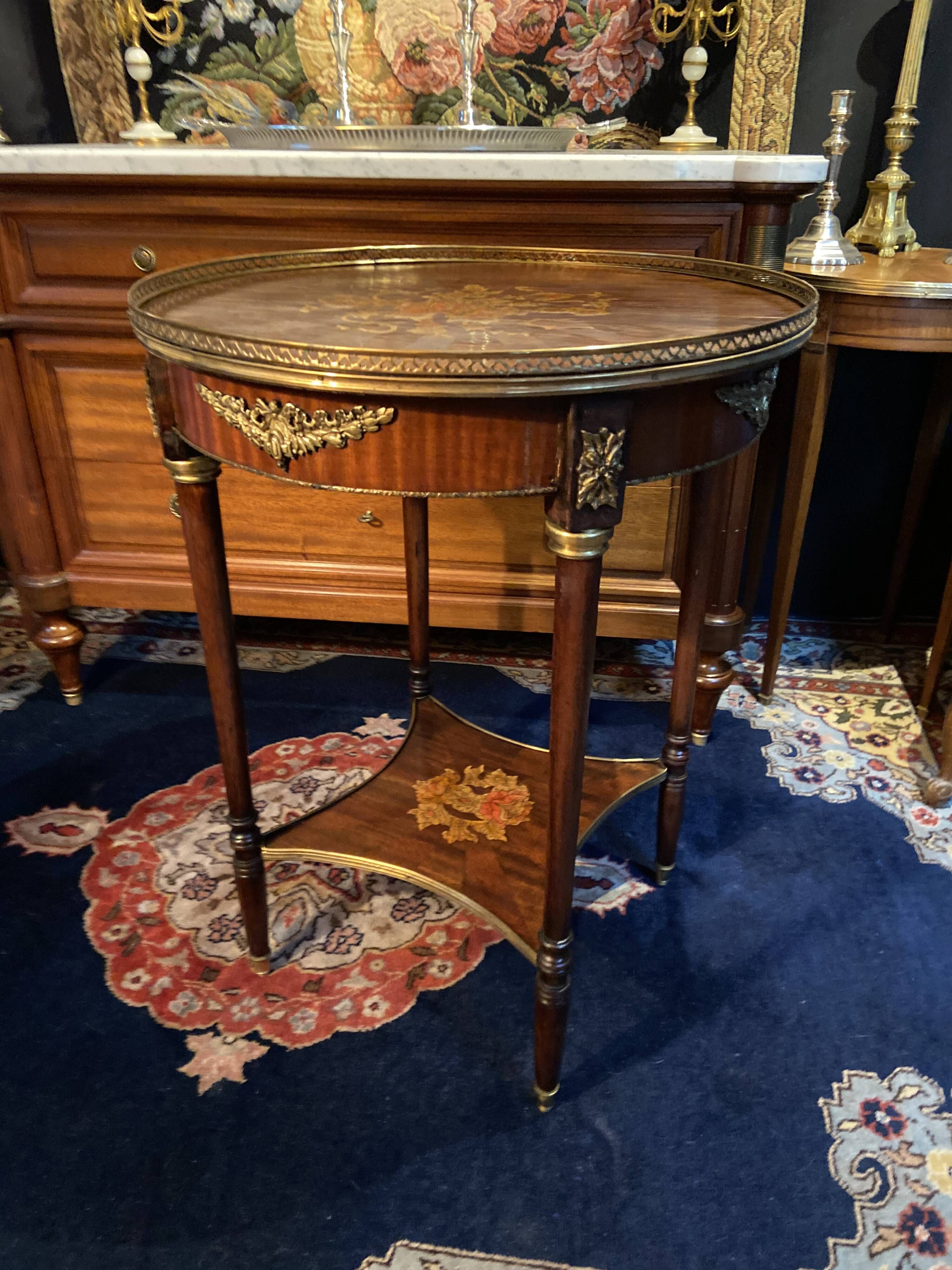 Bouillotte table pedestal table with marquetry decoration and bronze ornaments in the Louis style