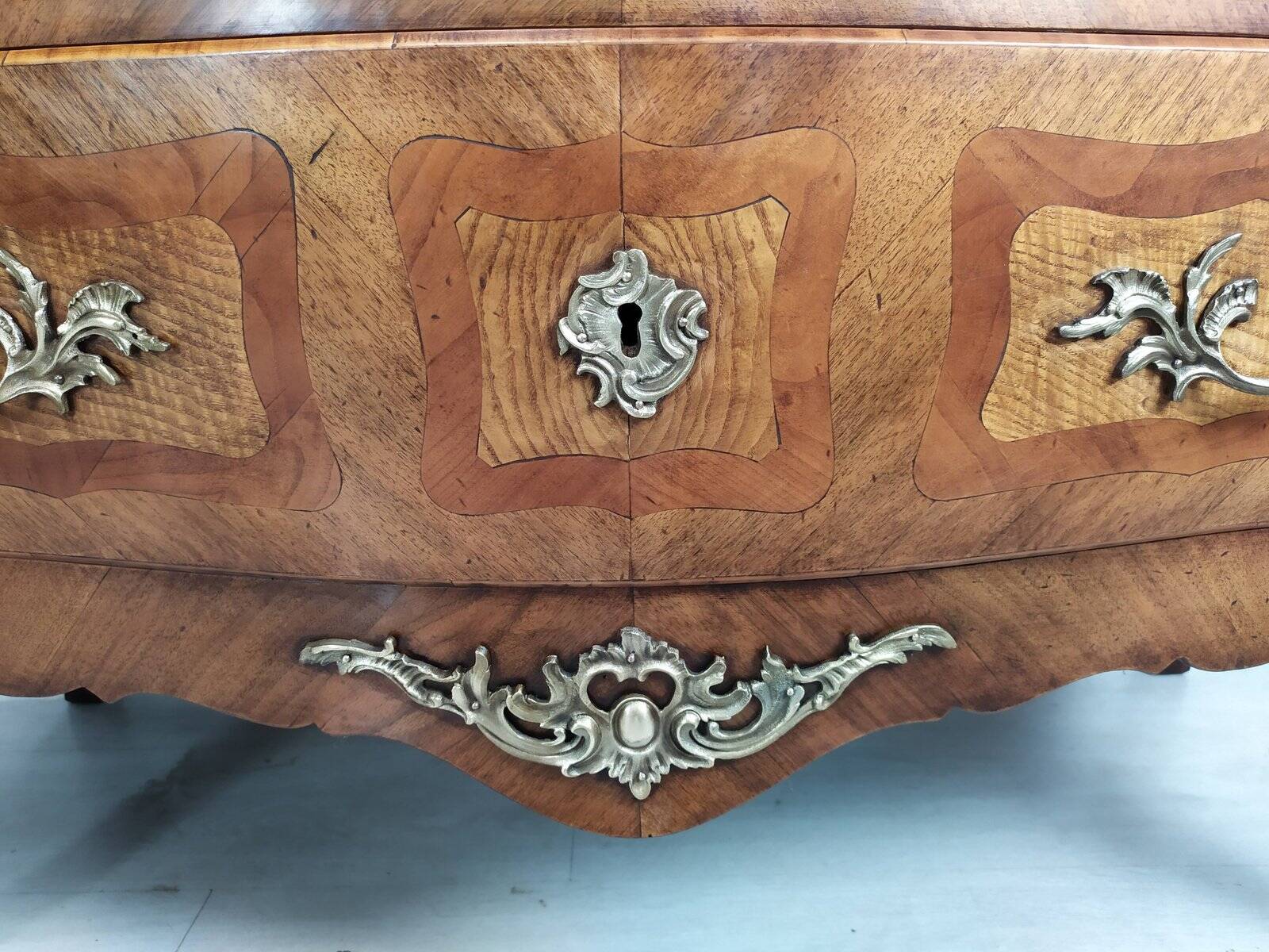 Curved Louis XV commode