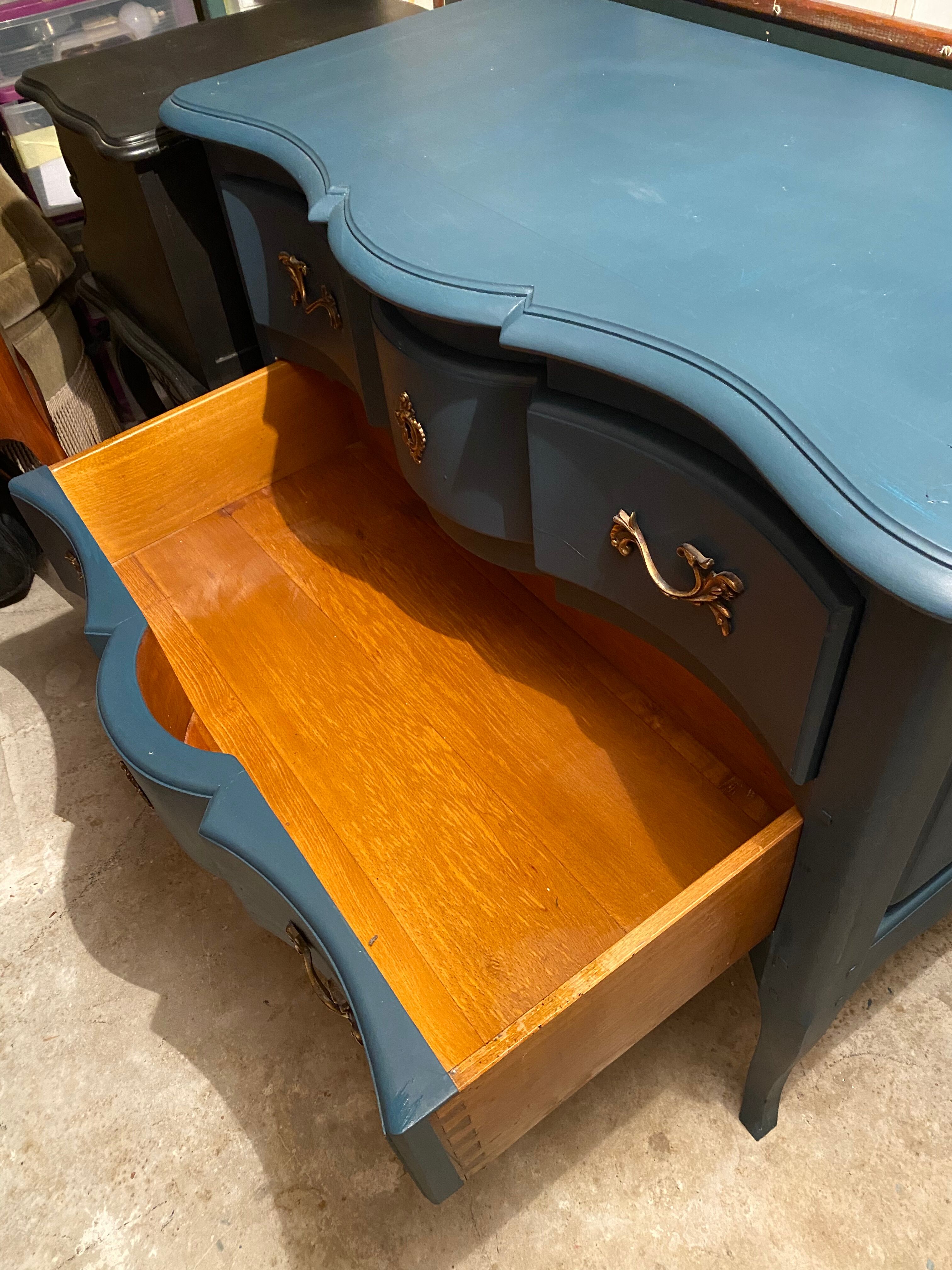 Antique chest of drawers