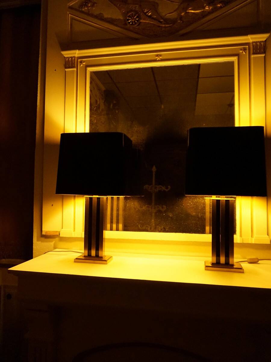 Paire de lampes de table JLB Hollywood Regency en laque noire et laiton doré, 1970s