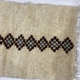 Handcrafted moroccan berber carpet 139 x 83 cm