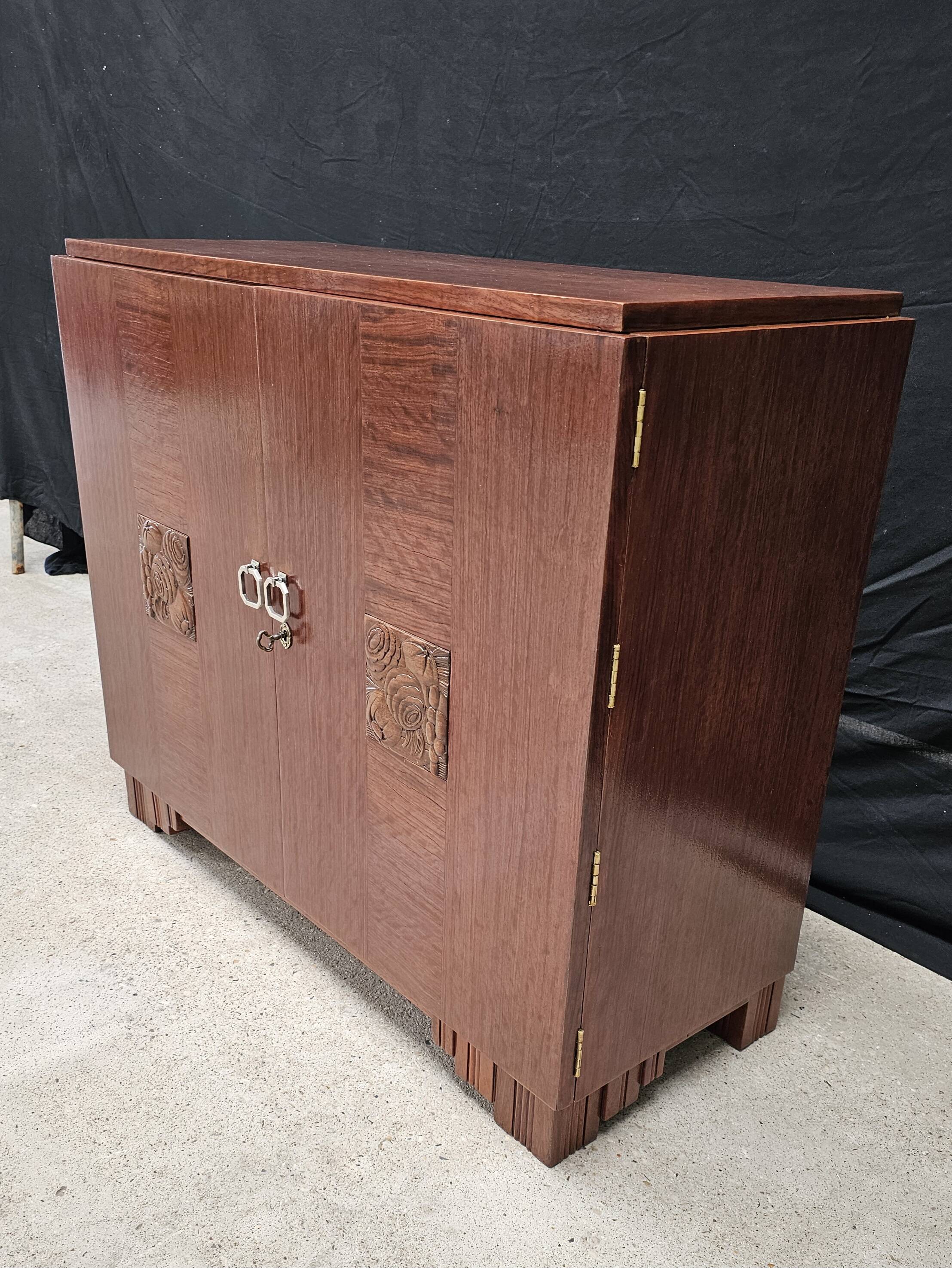 Art Deco buffet by Saddier & Fils in solid rosewood and veneer.