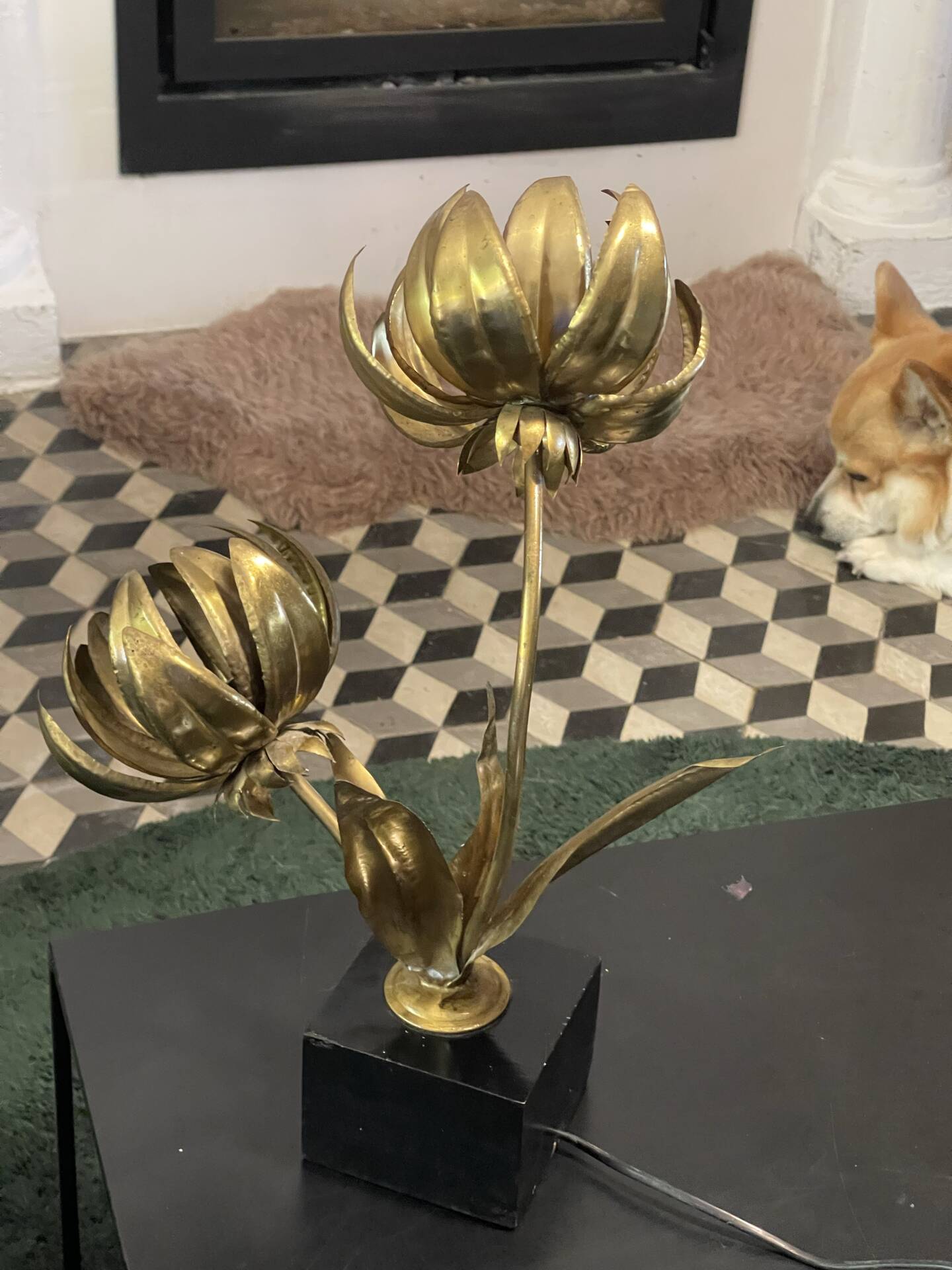 Table lamp with flowers in brass, Hollywood Jansen style.