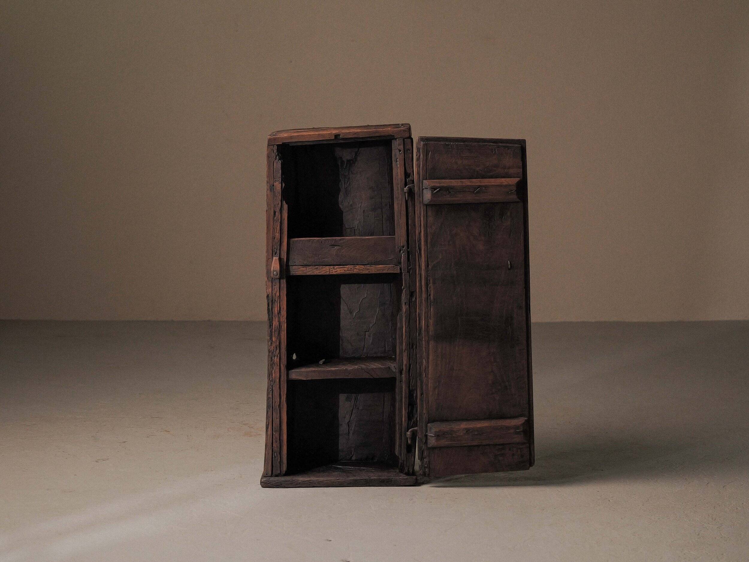 Sculpted furniture from a trunk, Folk art, 19th century