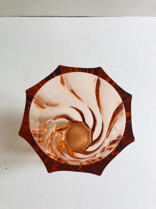 Vase rose en verre