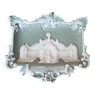 Plaque murale en biscuit Exposition universelle 1900