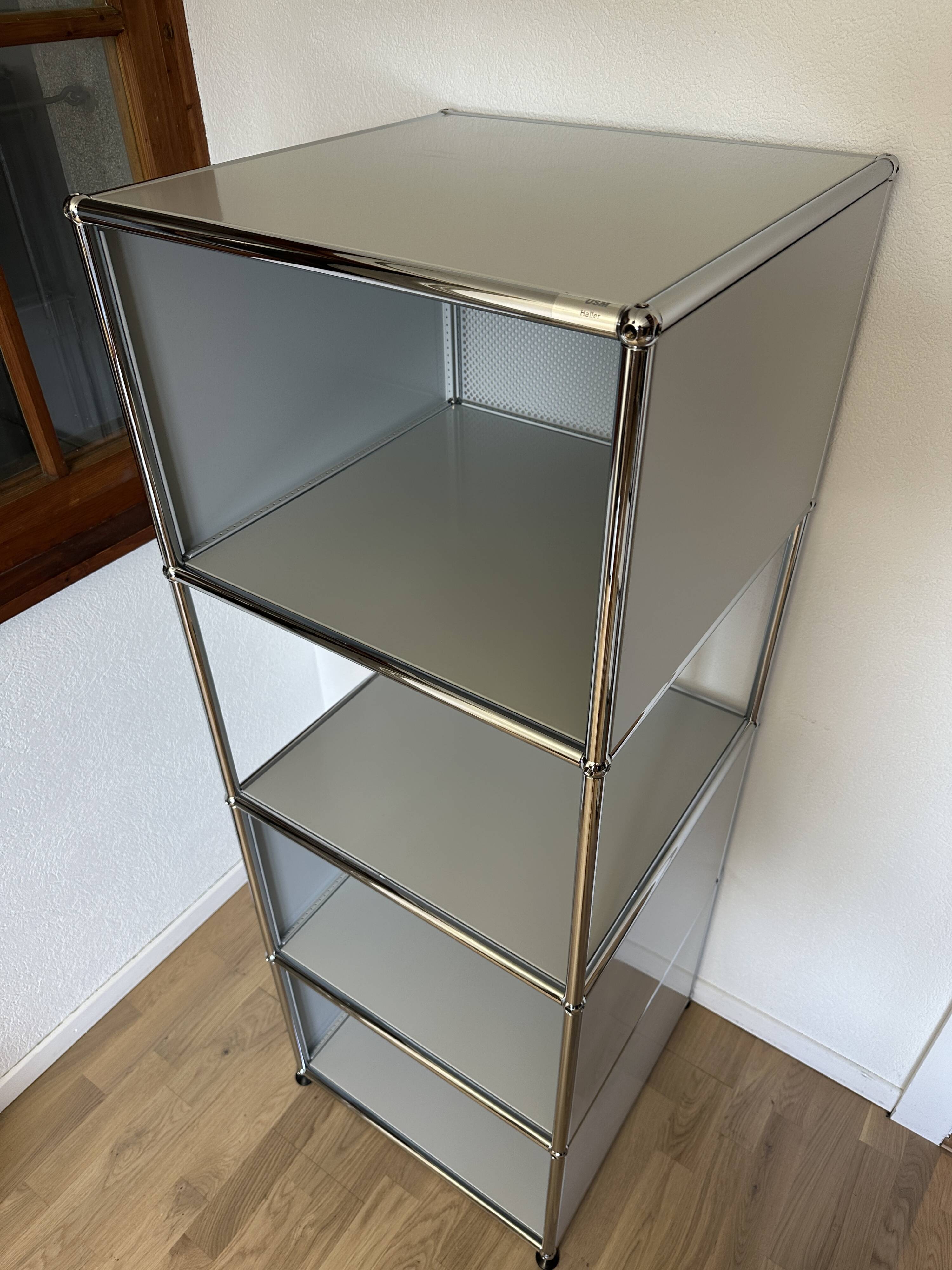 USM Haller shelf in light grey