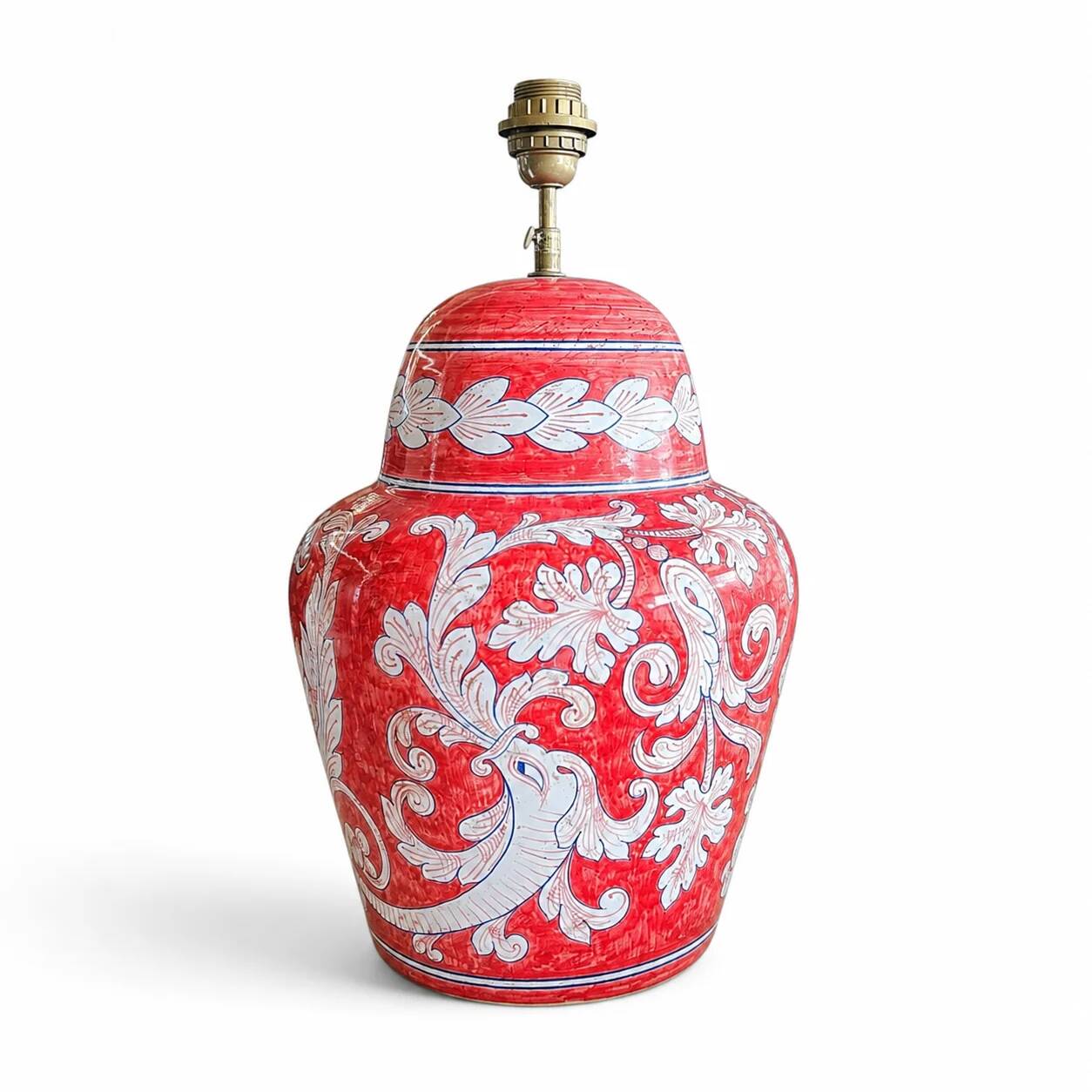 Lampe de style baroque / Céramiques siciliennes décorées / Décoration baroque sur fond rouge