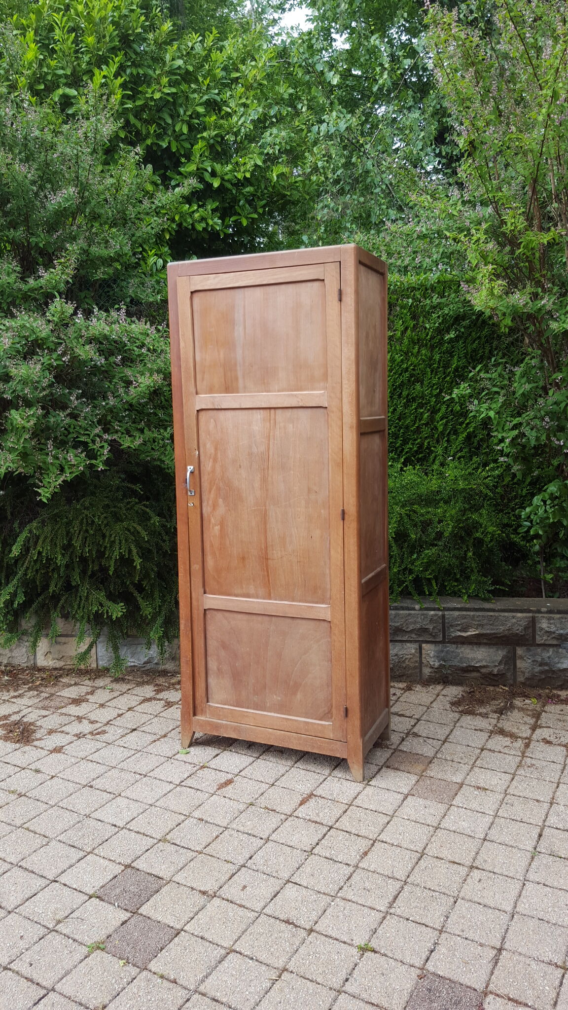 Parisian bonnetière cabinet