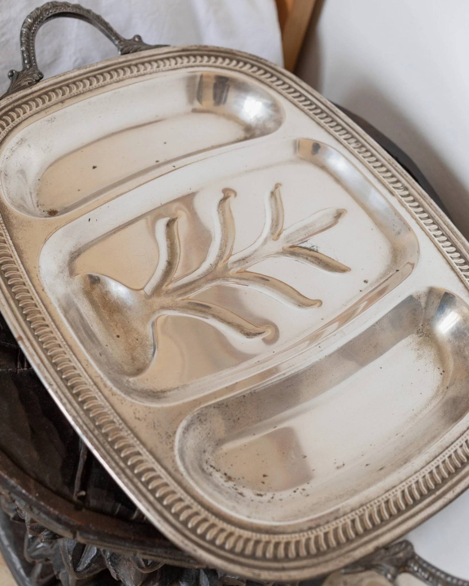 Plateau vintage en métal argenté - plat à rôtir en argent - design classique - Italie - années 1950