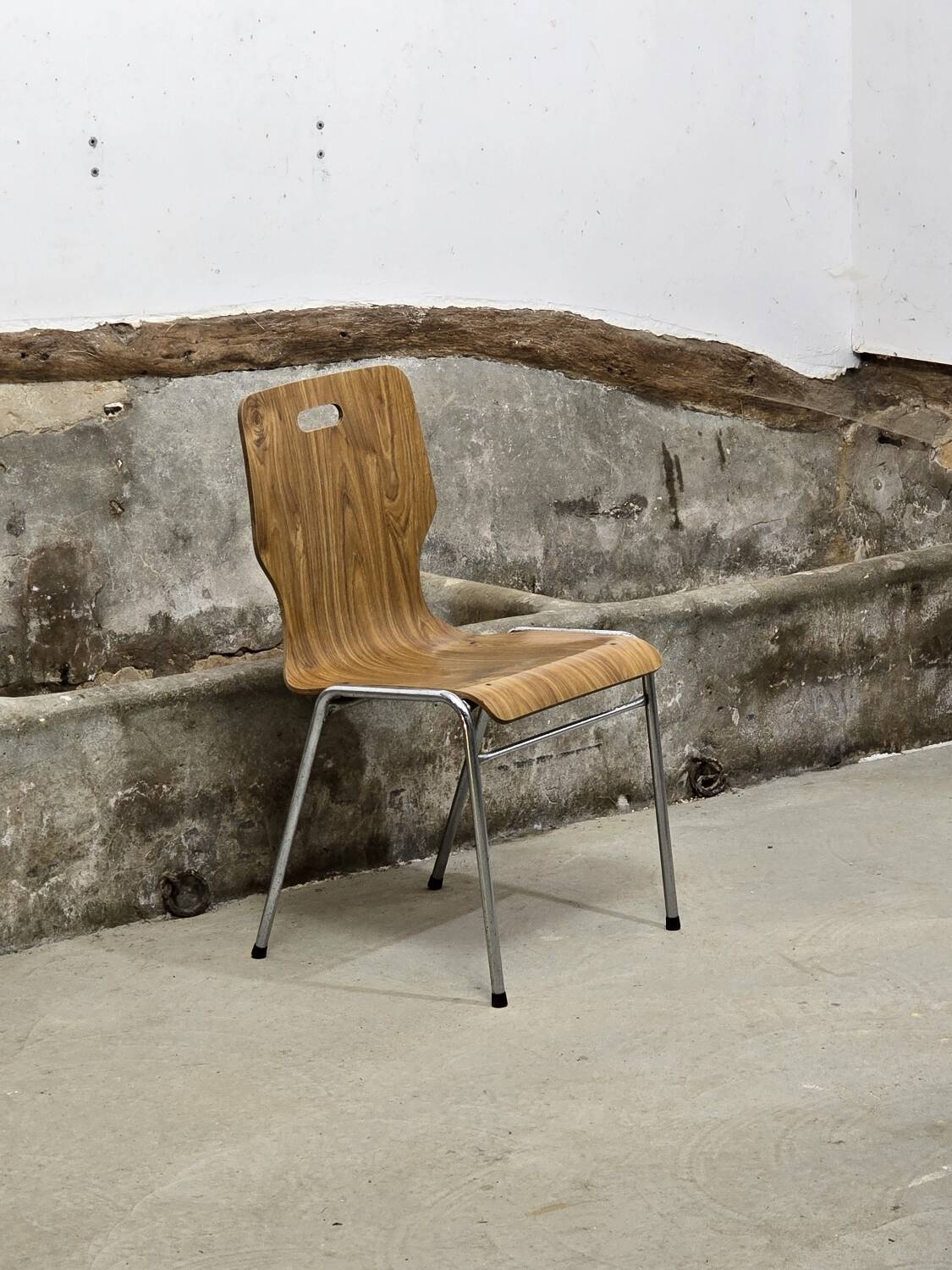 1960s chair in curved plywood on stainless steel base