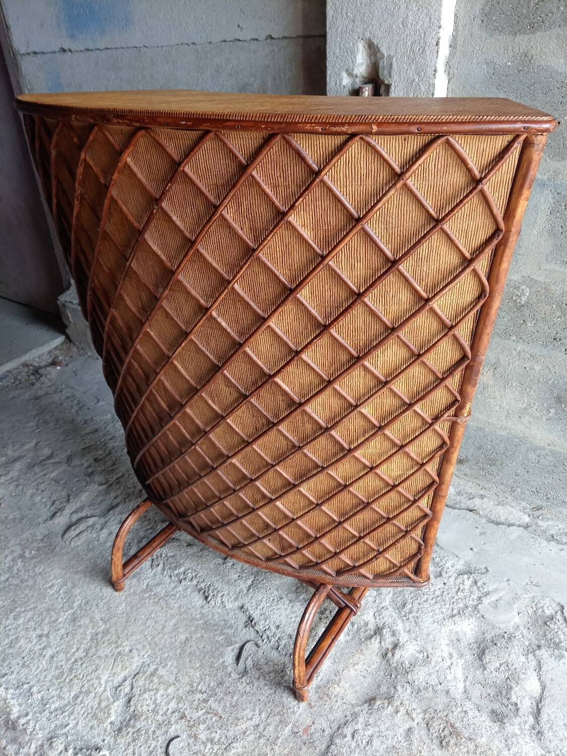Vintage rattan bar