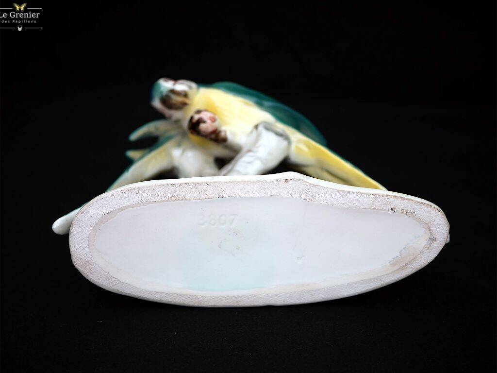 Figurine en faïence, une paire de perroquets en porcelaine allemande