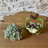 Apple-shaped fruit basket or trivet